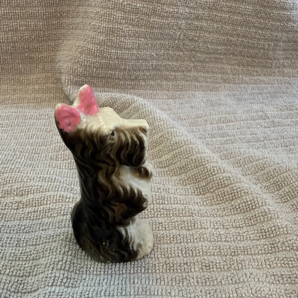 Vintage porcelain Dog Figurines - Brown and Black, made in Japan